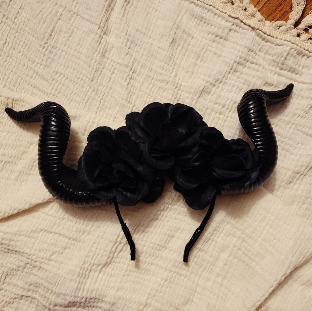 Maleficent Horns with roses headpiece 🖤